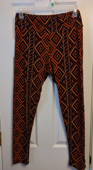 LuLaRoe Aztec Tall & Curvy Leggings - Picture 4 of 7